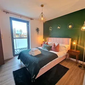  Apartment Luxury Station By Payman Club United Kingdom