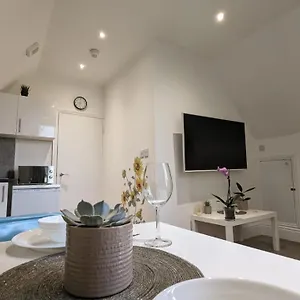  Apartment Modern Spacious