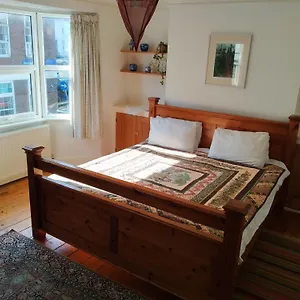  Apartment Spacious 2 Bed Maisonette Near Town, That Sleeps 6